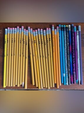 Vintage Lot of Pencils Erasers Eberhard Faber 2  HB Award Empire Trusty No 2 USA